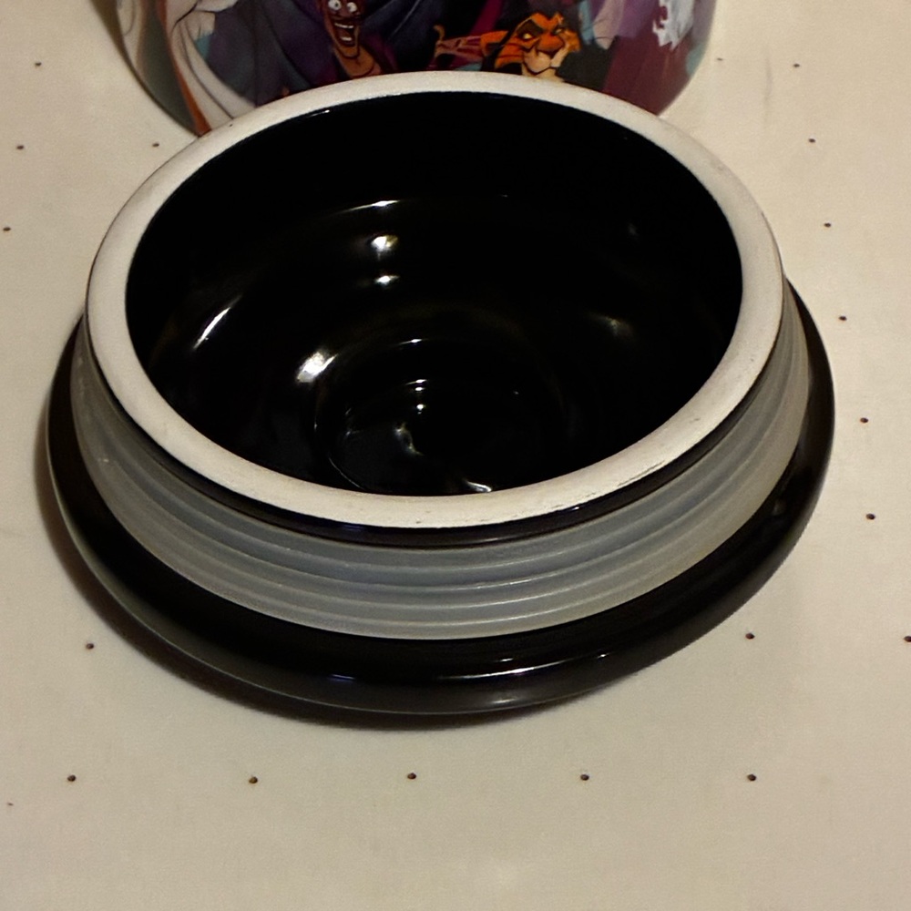 Disney Villains 8” Ceramic Canister Treat/Cookie Jar With Lid - Picture 6 of 11